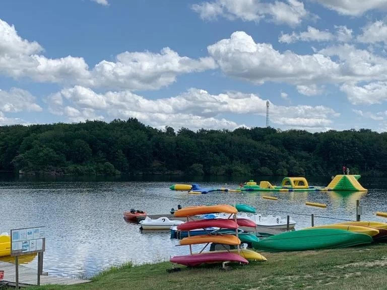 Canoes in lac de Sidiailles