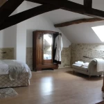 Stable Cottage - Spacious master bedroom