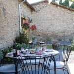 accommodation contact us to check availability. Contactez-nous